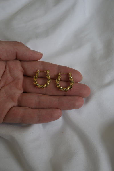 Everyday 18k Twisted Latch Hoops
