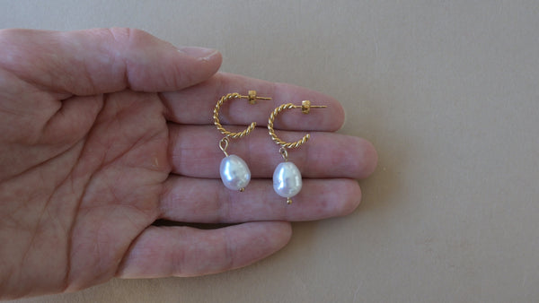 Ur Cute Pendant Pearl Half Hoop Earring - 18k gold