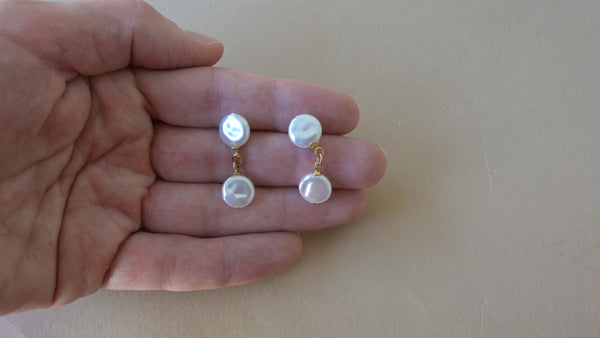Swipe Right Flat Pearl Pendant Earrings - 18k gold