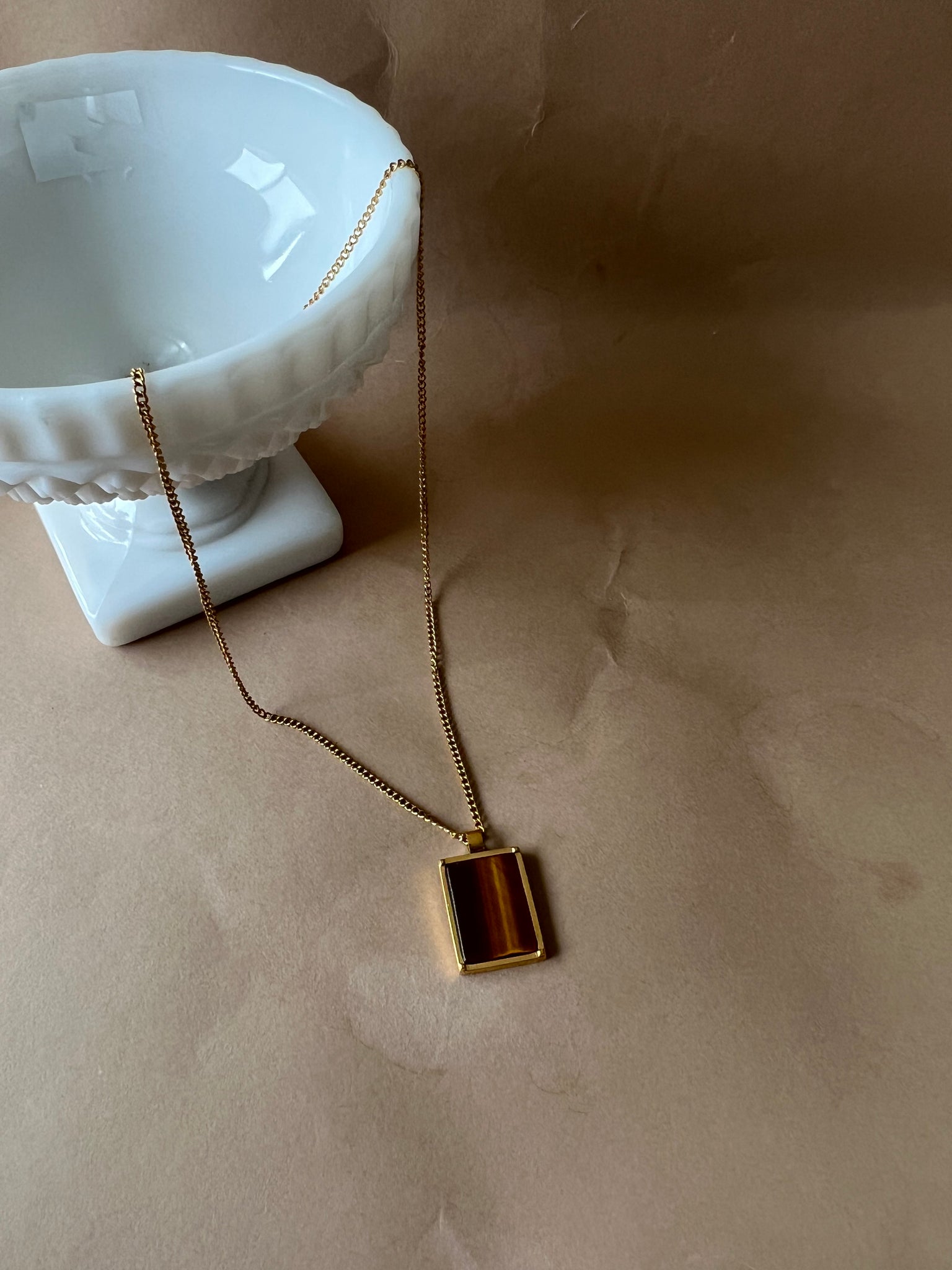 Chestnut Pendant 18k Necklace